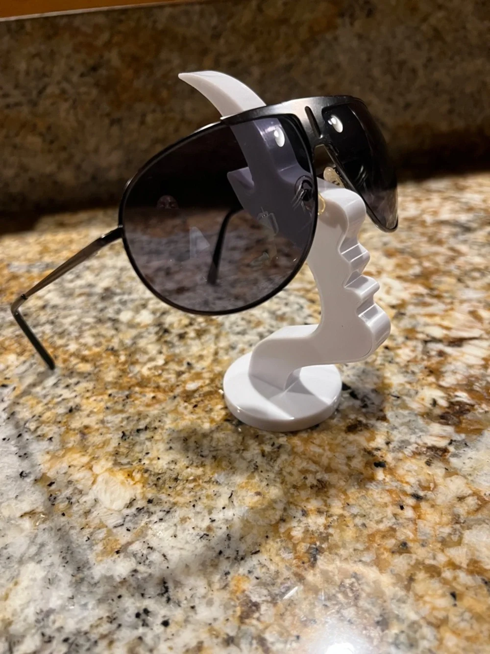 Men's Black Aviator Sunglasses - Classic Polarized Look